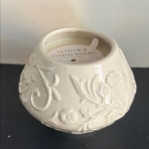 RARE NWT Anthropologie Vetiver and Sandalwood ceramic candle